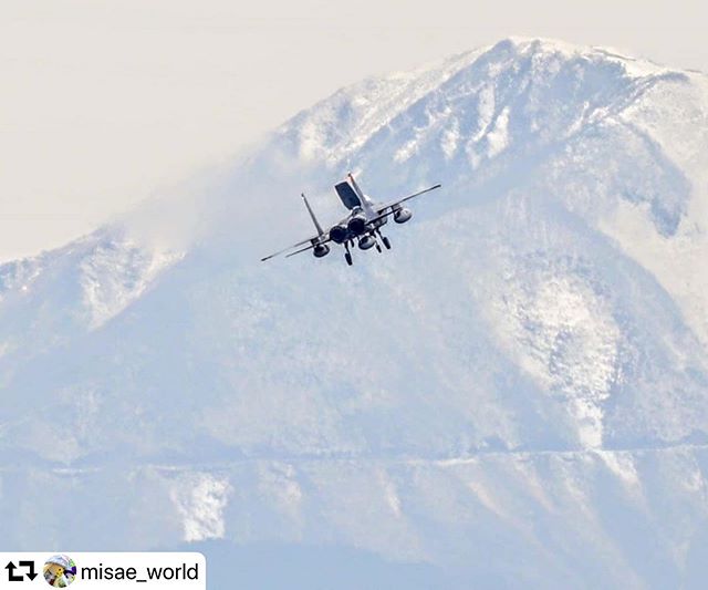 #repost @misae_world・・・Return to base岐阜県各務原市#航空自衛隊#岐阜基地#自衛隊機#伊吹山#gifuphoto#aircraft#aircraftphotography #sdf#base#photo_japan#japan_photo #wp_japan #art_of_japan#instagramjapan#bestphoto_japanR2・1・16 photo