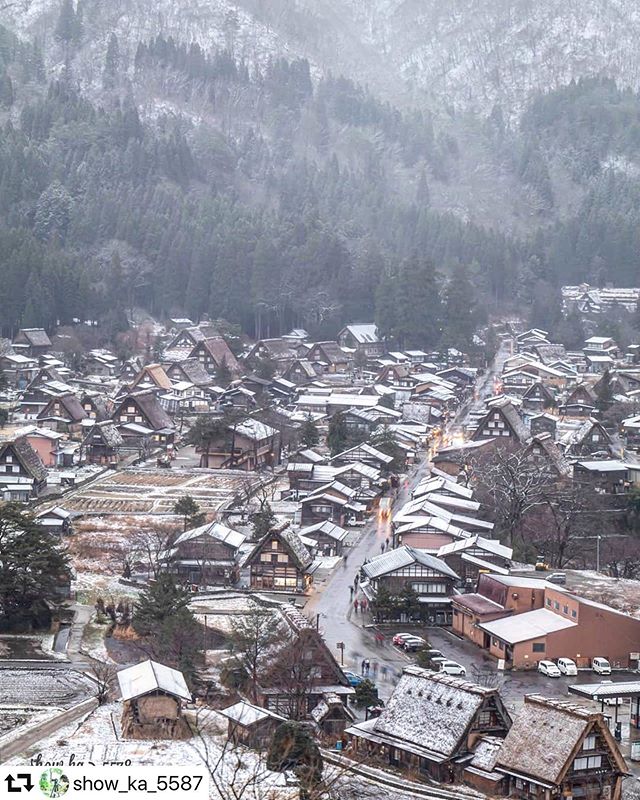 #repost @show_ka_5587・・・.昨年末に訪れた白川郷の雪景色がこんなに貴重になるとは思って無かった….この写真は出すつもりが無かったですが.少しだけ雪がある白川郷なので🥺..昨日行った奥飛騨の町並みにも雪は無かったです️....カメラ　eos80d.レンズ  ef 24-70mm f4l usm..........#日本の風景#nature_perfection #世界遺産#best_moments_water #instagramjapan#ファインダー越しの私の世界#ig_japan#naturelover#東海カメラ倶楽部#東京カメラ部 #naturephotography #visit_tokai #写真好きな人と繋がりたい #instagood #白川郷#飛騨高山 #japan_travel #beautifuljapan #wu_japan#daily_photo_jpn#Lovers_Nippon#worldHeritage #gifuphoto#nightphotography #ig_japan#love_bestjapan#team_jp_#my_eos_photo#retrip_nippon #岐阜 .