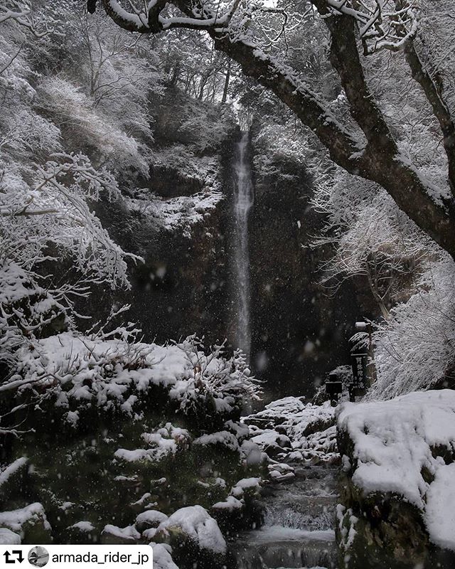 #repost @armada_rider_jp・・・Winter Excursion at Amida-ga-taki Falls, Gujo, Gifu Pref., Japan!!.冬過ぎず、しかし冬らしいのを撮りたくて…。まだまだアクセスが楽な日本の滝百選  #阿弥陀ヶ滝 。 ..Canon EOS 6D Mark IITOKINA 16-28mm F2.8 Date :  Jan. 5th, 2020.. ..#waterfallsfordays#waterfallscollective#waterfalls#waterfallsofinstagram #longexpo_chaser#clubworld_longexosure#longexposure_Japan#longexpoelite#1natureshot#1longexposhot#1killershot#raw_longexposure#raw_waters#best_moments_nature#best_moments_water#best_moments_landscape#ig_waterlovers#nb_nature_brilliance#batpixs_nature#ig_naturemagic#bpnature_waterfall#ig_landscape_lovers#water_brilliance#ig_magical_nature#rebel_longexposure#welcometolongexposure#岐阜県インスタ部 #Gifuphoto
