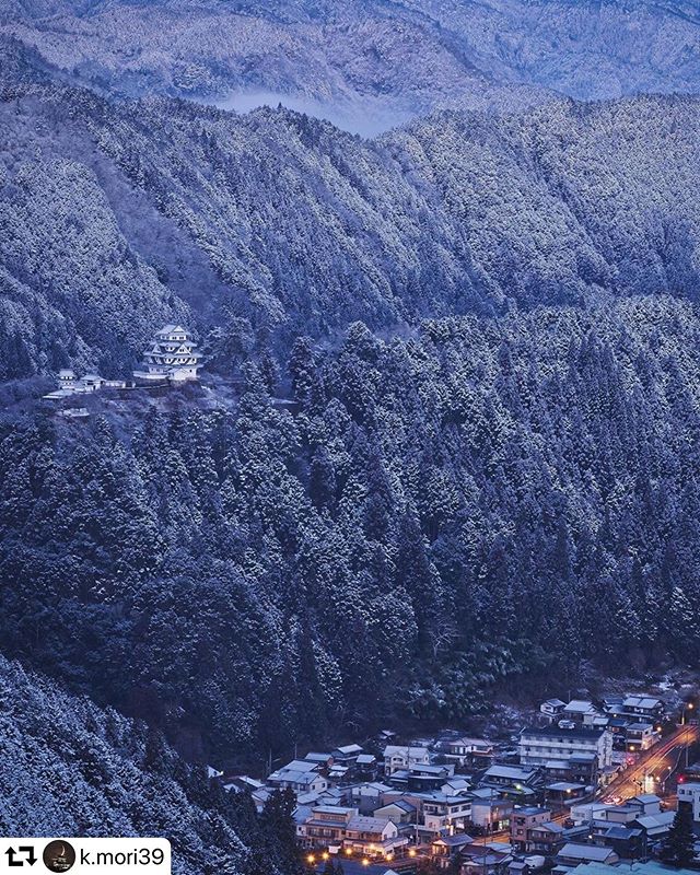 #repost @k.mori39・・・雲海と雪景色と郡上城を目指しましたが撃沈上部に微かに雲海が残念・雪化粧した郡上の街並みです・歩き過ぎて大腿四頭筋がヤバイ筋肉痛で眠い・omd em1 mkⅱ40-150 f2.8 proハイレゾ・#instagramjapan#東京カメラ部#beautifuljapan#tokyocameraclub #visitjapan #visit_tokai #bestphoto_japan #lovers_amazing_group #lovers_nippon #japan_photo #daily_photo_jpn #photography #bestphoto_japan #best_japan_photos #daily_photo_japan #lovers_japan #ig_gallery #ig_photostars #art_of_japan_ #landscape_lovers#love_bestjapan #team_jp_ #igersjp #photo_life_best #great_myshotz #nipponpic #ig_japan #raw_japan #9vaga_worldbeauty9 #gifuphoto