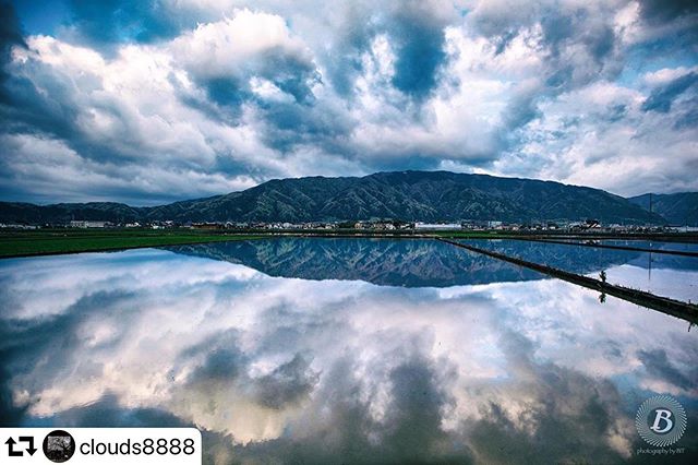 #repost @clouds8888・・・今の時期は、あちらこちらにウユニ塩湖もどきが出現します。#田園#リフレクション#reflection#岐阜#池田山#gifu #gifusta #visit_tokai #gifuphoto#わたしの絶景#ウユニ塩湖もどき