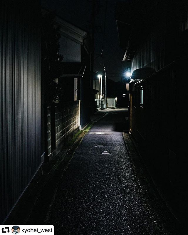 #repost @kyohei_west・・・奥の細道チック#gifuphoto #gifuebooks #nightphotography #nightstreetphotography #walk #nightwalk #japanstreet #countryside #nipponpic #nippon_lovers #nightphoto #japan_night_view